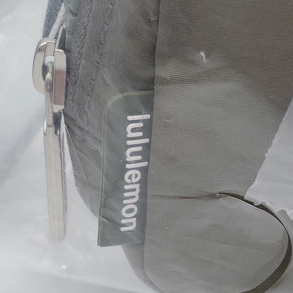BNWT Lululemon Everywhere Belt Bag 1L Sage Grey - Picture 7 of 12